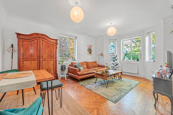 3 Bedroom Flat To Rent In Barrowgate Road, Turnham Green, W4