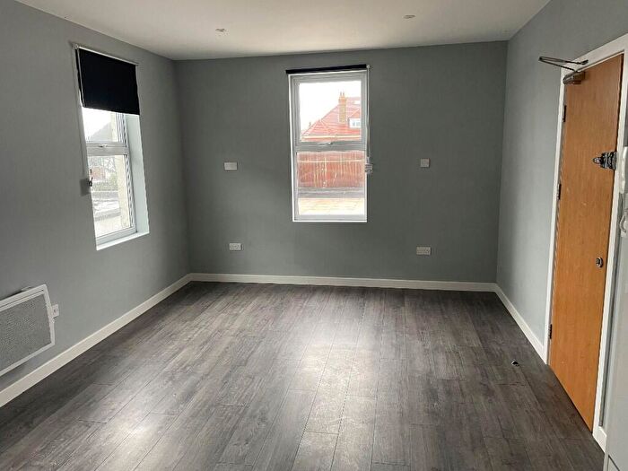 Studio To Rent In Hamlet Court Road, Westcliff-On-Sea, Essex, SS0