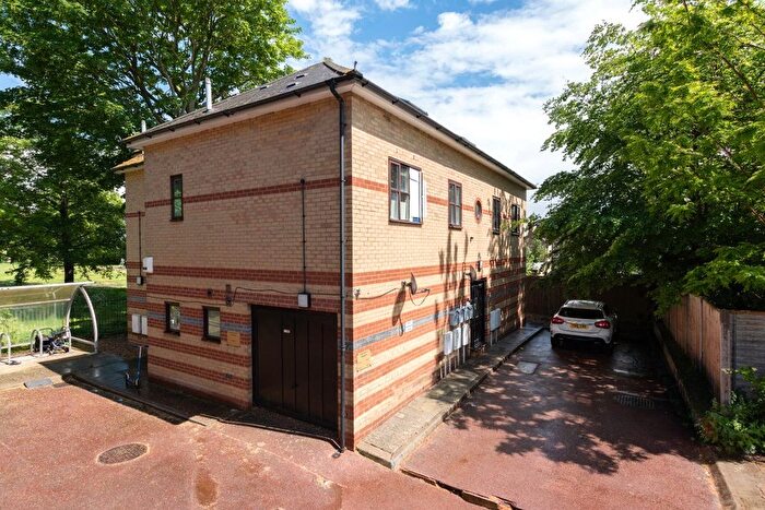 2 Bedroom Flat For Sale In Benhill Road, Sutton, SM1