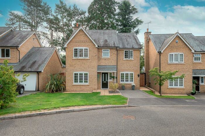 4 Bedroom Detached House To Rent In De Havilland Drive, Hazlemere, HP15