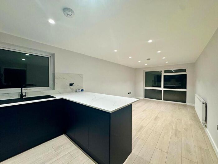 1 Bedroom Flat To Rent In Blakeney Court ******, EN2