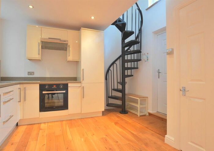 1 Bedroom Detached House To Rent In Village Mews, London, SW18
