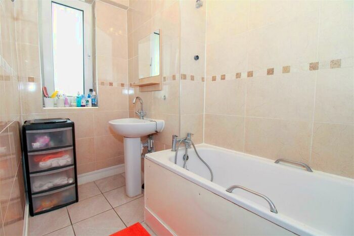 2 Bedroom Flat For Sale In Remington Road, London, N15