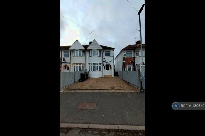 Studio To Rent In Willow Way, Luton. Bedfordshire, LU3