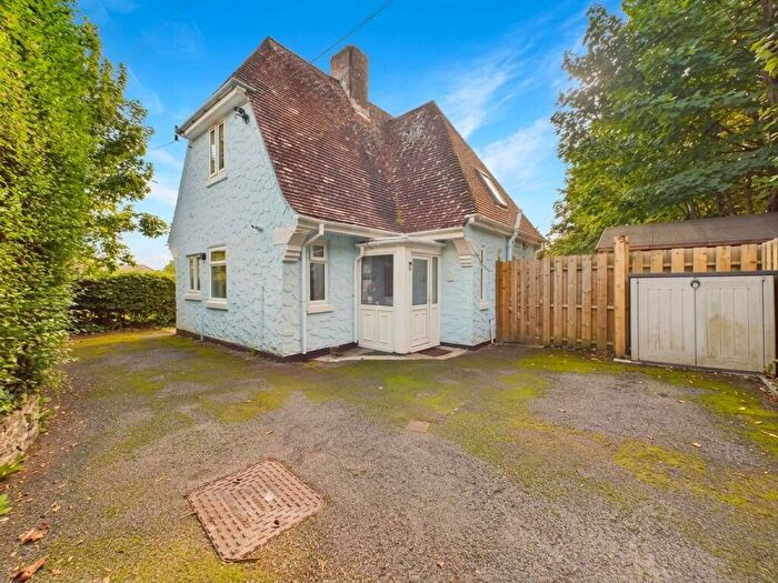 3 Bedroom Detached Bungalow For Sale In The Parade, Haverfordwest, SA61