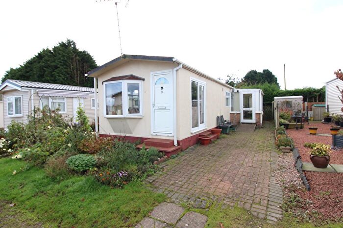2 Bedroom Mobile/park Home For Sale In Sherwood Park, Walesby, Newark, NG22