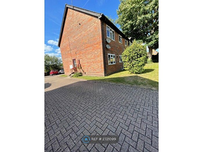 2 Bedroom Flat To Rent In Jusons Glebe, Wendover, HP22