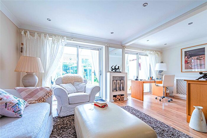3 Bedroom End Of Terrace House For Sale In Beagle Close, Radlett, Hertfordshire, WD7