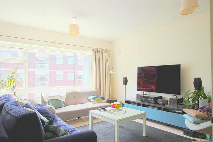 2 Bedroom Flat To Rent In Oak Tree Close, London, W5