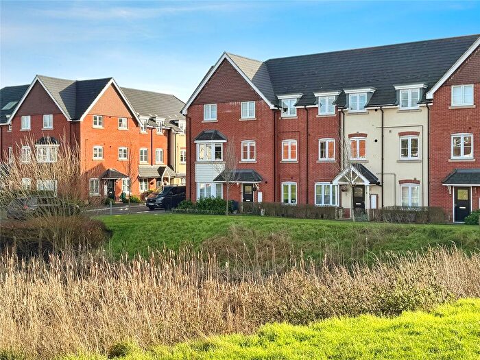 2 Bedroom Flat For Sale In Elm Drive, Woodley, Reading, RG5