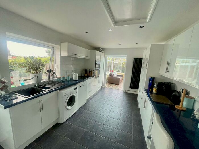 3 Bedroom Bungalow To Rent In Beechwood Drive, Scotter, DN21