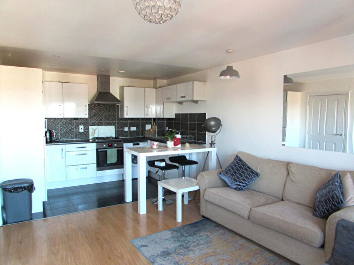 2 Bedroom Flat To Rent In Slough, SL3