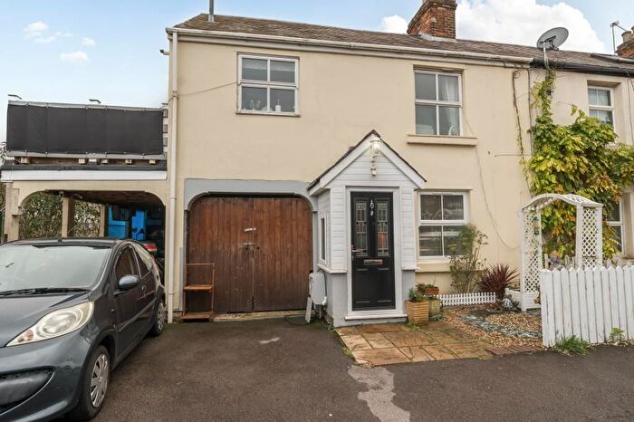 2 Bedroom Maisonette For Sale In Newbury, Berkshire, RG14