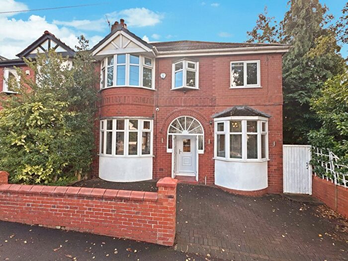 5 Bedroom Semi-detached House For Sale In Rutland Avenue, Atherton, M46