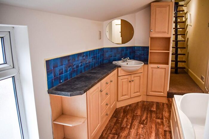 5 Bedroom Terraced House To Rent In Foster Street – Bed, LN5