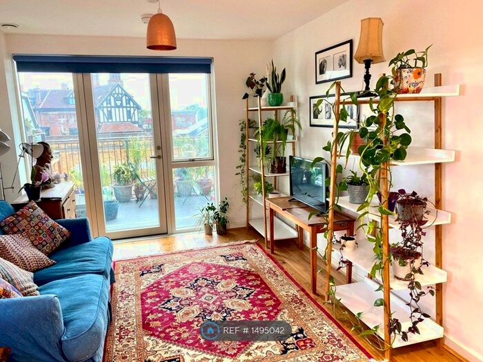 2 Bedroom Flat To Rent In Adenmore Road, London, SE6