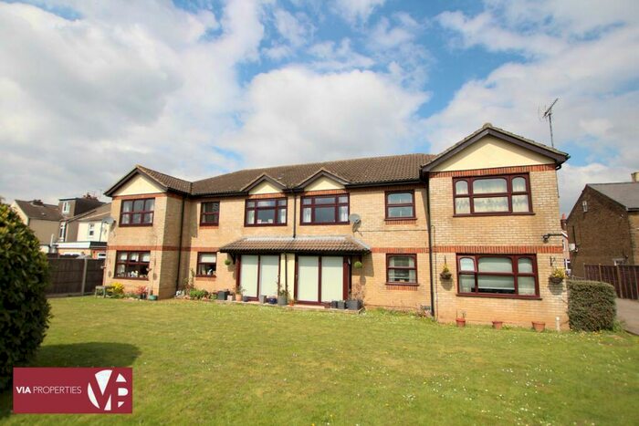 1 Bedroom Flat To Rent In Whitley Road, Hoddesdon, EN11