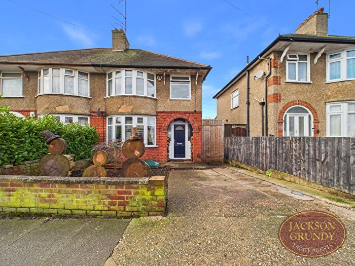 3 Bedroom Semi Detached House For Sale In The Headlands, The Headlands, NN3