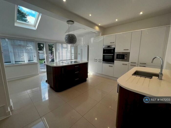 4 Bedroom Semi-Detached House To Rent In Heathfield Road, Bromley, BR2