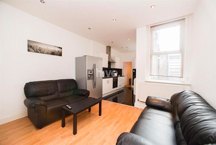 3 Bedroom Flat To Rent In Stratford Road, Heaton, Newcastle Upon Tyne, NE6