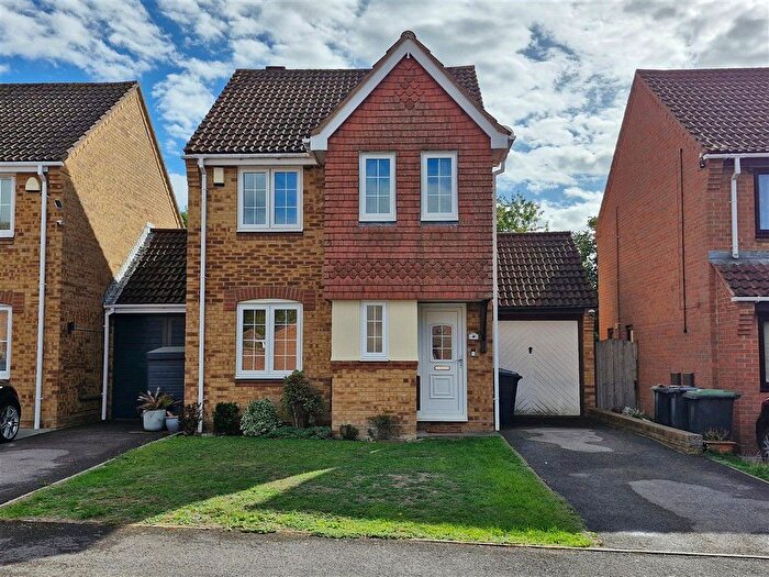 3 Bedroom Detached House For Sale In Fern Drive, Havant, Hampshire, PO9