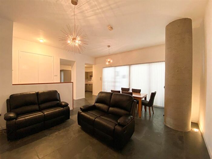 2 Bedroom Apartment To Rent In Cable House, Cheapside, L2