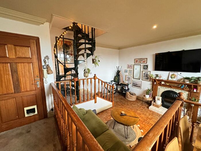 2 Bedroom Flat To Rent In St. Anns Lane, Burley, Leeds, LS4