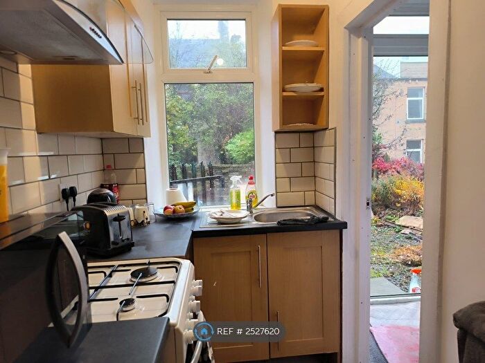 2 Bedroom End Of Terrace House To Rent In Pannal Street, Bradford, BD7