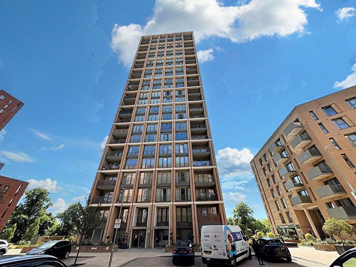 2 Bedroom Flat For Sale In Moorhen Drive, Hendon, NW9