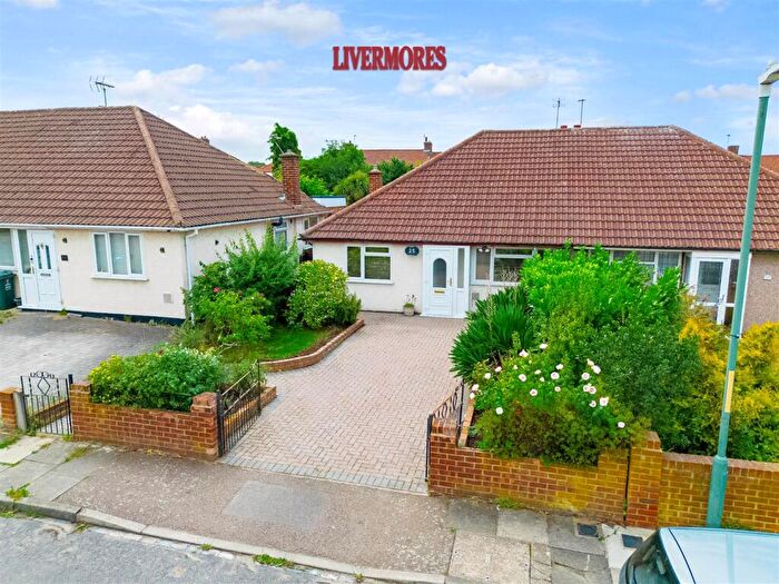 2 Bedroom Semi-Detached Bungalow For Sale In Brentfield Road, Dartford, DA1