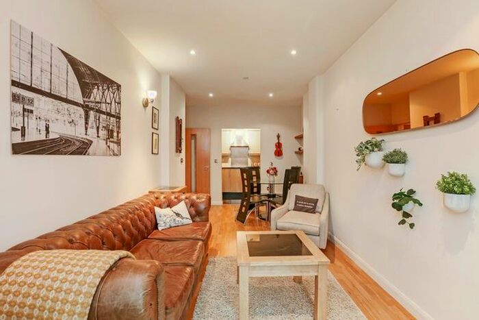 2 Bedroom Flat To Rent In Uxbridge Road, London, W5