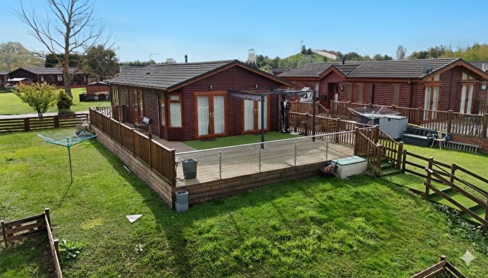 2 Bedroom Park Home For Sale In Lagoon Lodges, Tallington, Stamford, PE9