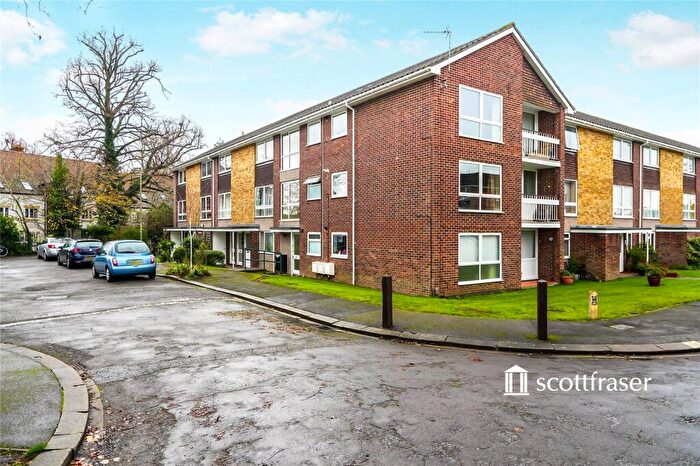 2 Bedroom Flat To Rent In Wykeham Crescent, Oxford, Oxfordshire, OX4