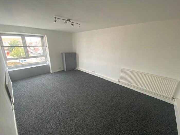 2 Bedroom Flat To Rent In Park Street, Weymouth, DT4