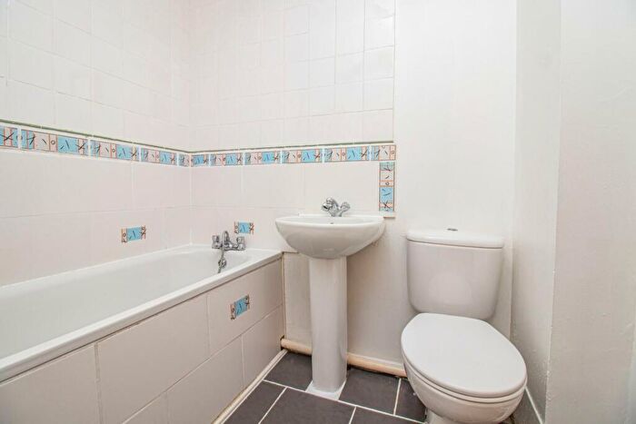 1 Bedroom Terraced House To Rent In Redwood Way, Barnet, EN5