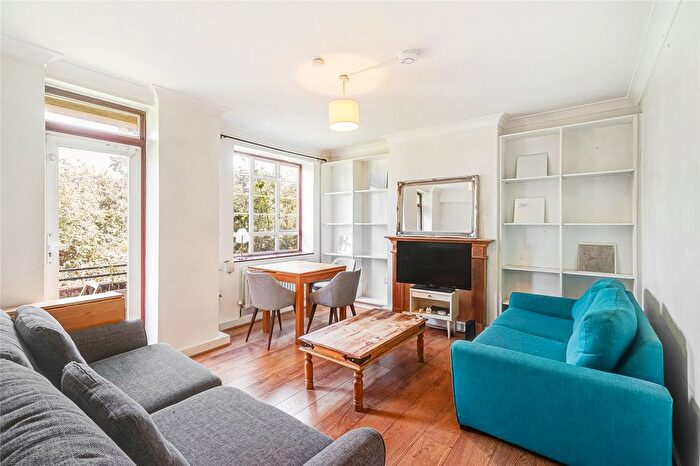 4 Bedroom Flat To Rent In Tendring House, Tulse Hill, London, SW2