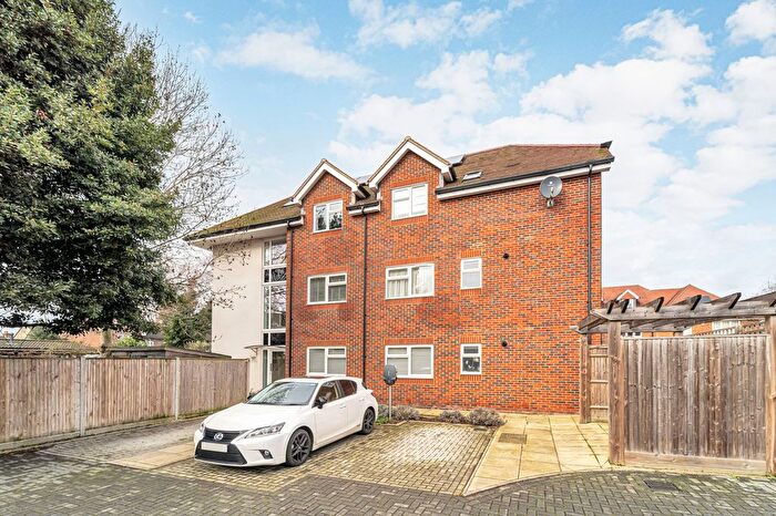 2 Bedroom Flat For Sale In Monument Road, Woking, GU21