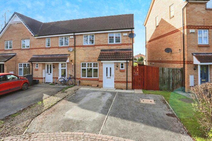 3 Bedroom Semi-Detached House For Sale In Redbarn Drive, York, North Yorkshire, YO10