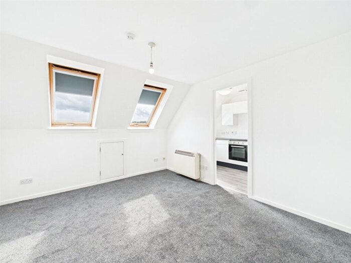 2 Bedroom Apartment To Rent In Kinloch Court, Restalrig Drive, Edinburgh, Midlothian, EH7