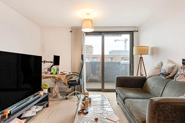 1 Bedroom Apartment For Sale In Bramwell Way, London, E16