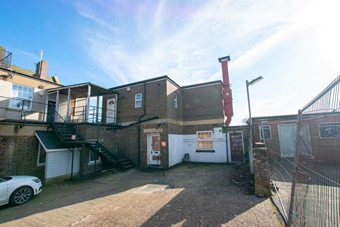 1 Bedroom Flat To Rent In High Street, Uckfield, TN22