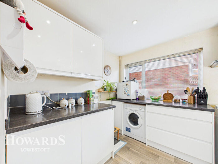 4 Bedroom Semi-Detached Bungalow For Sale In Loxley Road, Lowestoft, NR33