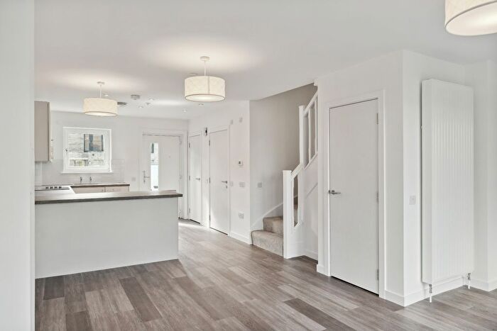 4 Bedroom Town House To Rent In Maltings Wynd, Dundashill, Glasgow, G4