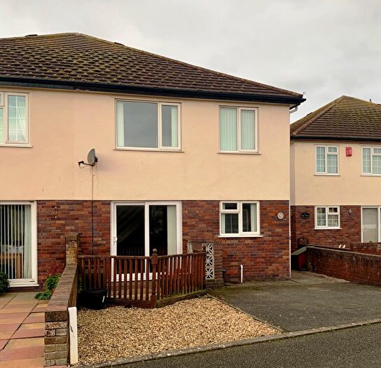 2 Bedroom End Of Terrace House To Rent In The Oval, Llandudno, LL30