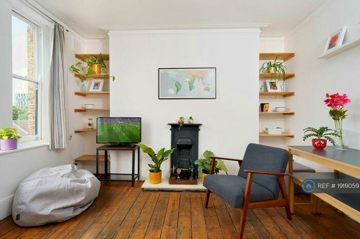 2 Bedroom Flat To Rent In Quested Court, London, E8