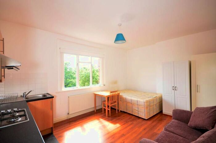 Studio To Rent In Mount View Road, Crouch Hill, London, N4
