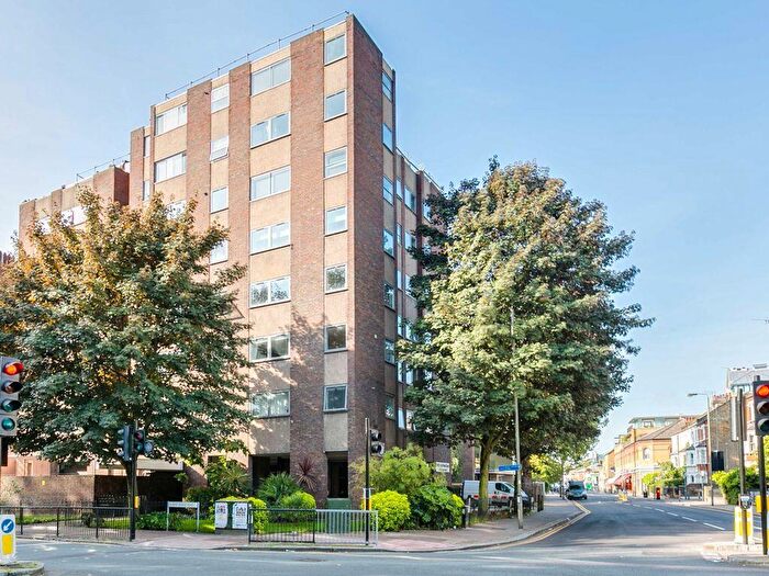 2 Bedroom Apartment To Rent In Parkgate Road, SW11