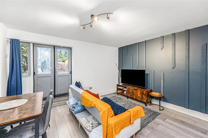 1 Bedroom Flat For Sale In Station Road, Walthamstow, E17