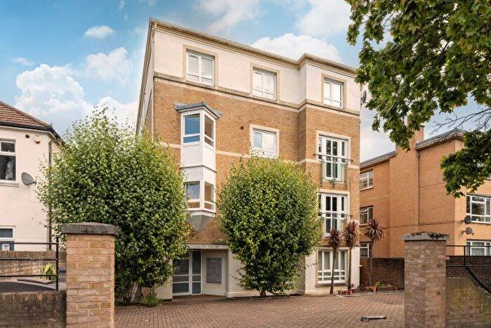 2 Bedroom Flat To Rent In Dorset Road, London, SW19