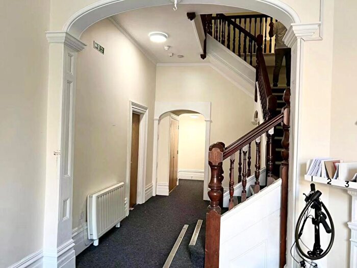 2 Bedroom Flat To Rent In Hulse Road, SO15